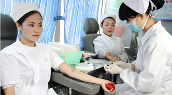 护士义务献血